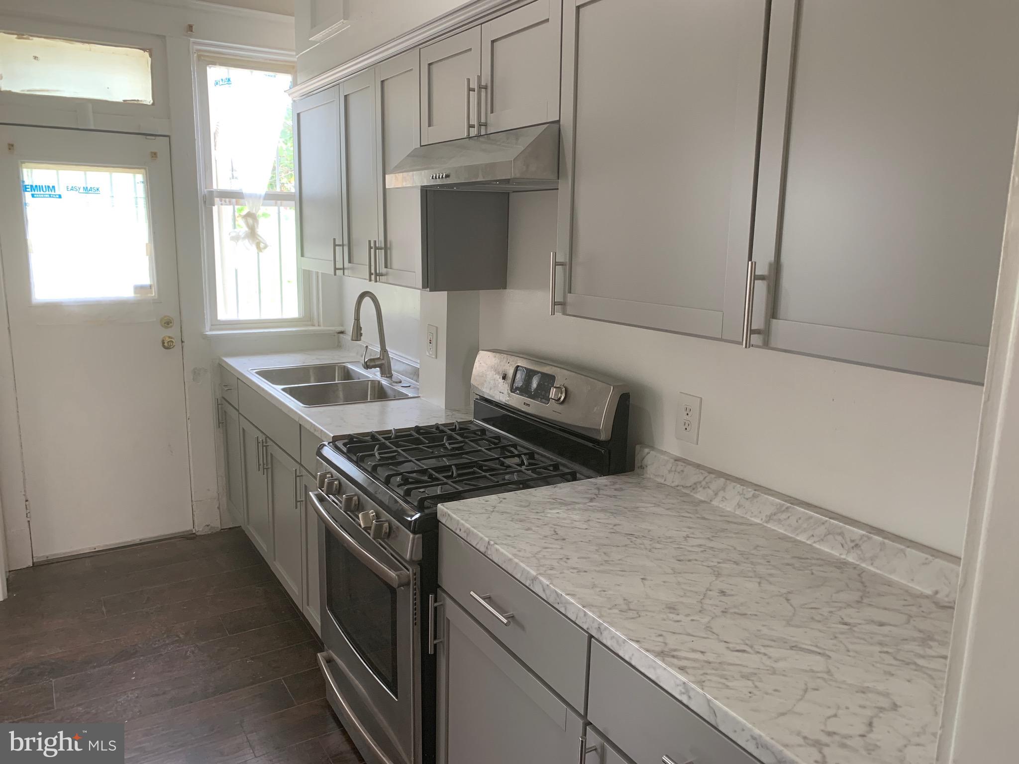 EASTERWOOD - Residential Lease