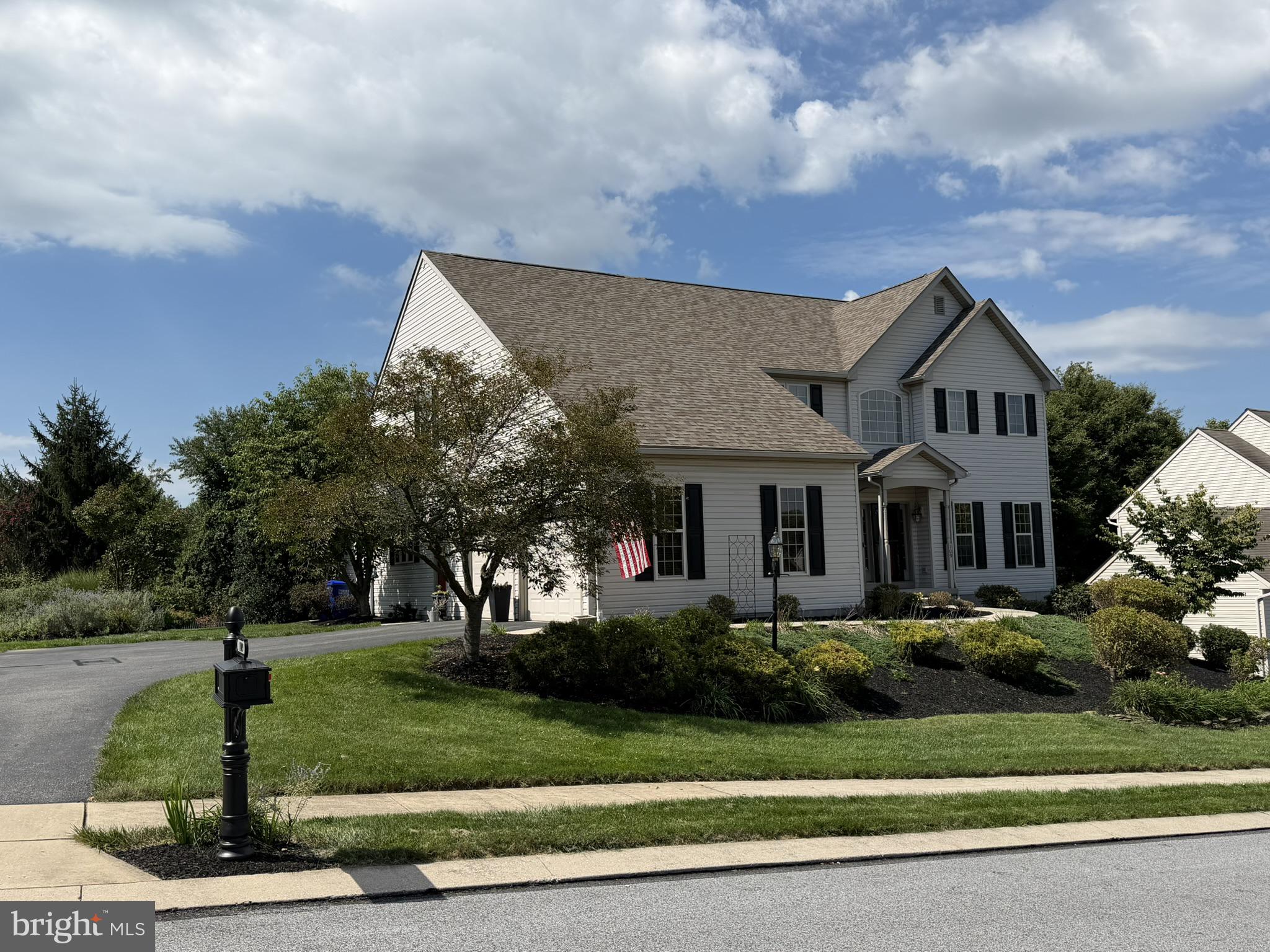 109 E GREENBRIAR DRIVE