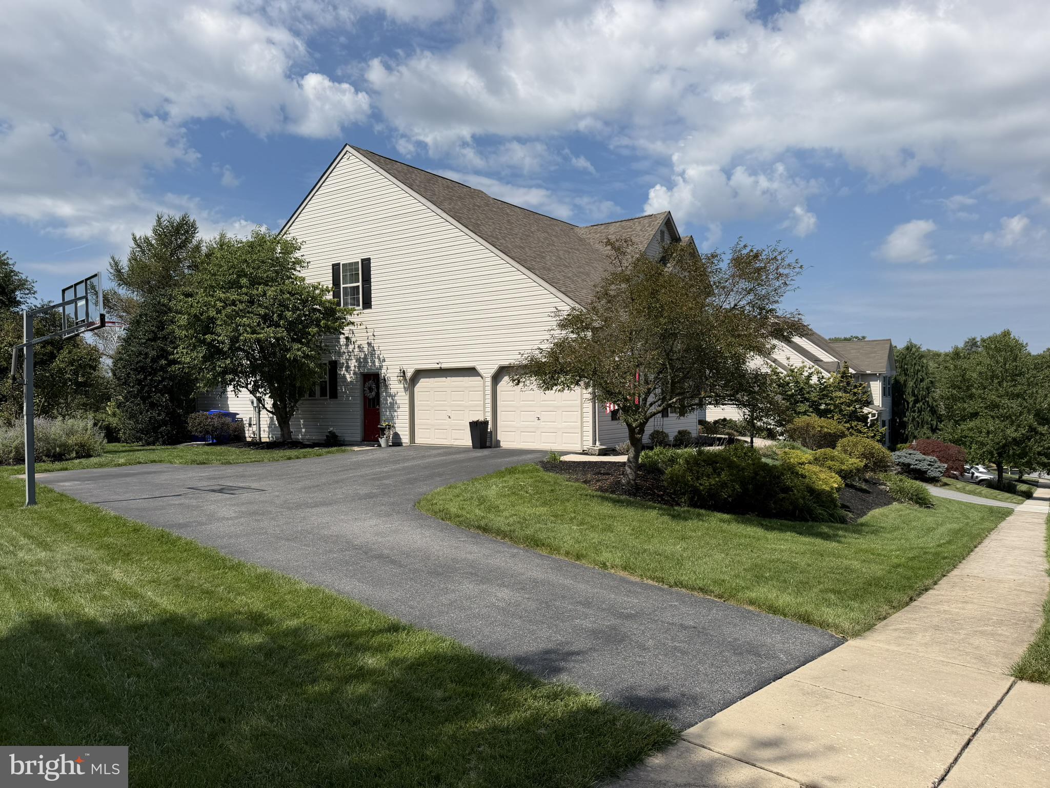 109 E GREENBRIAR DRIVE