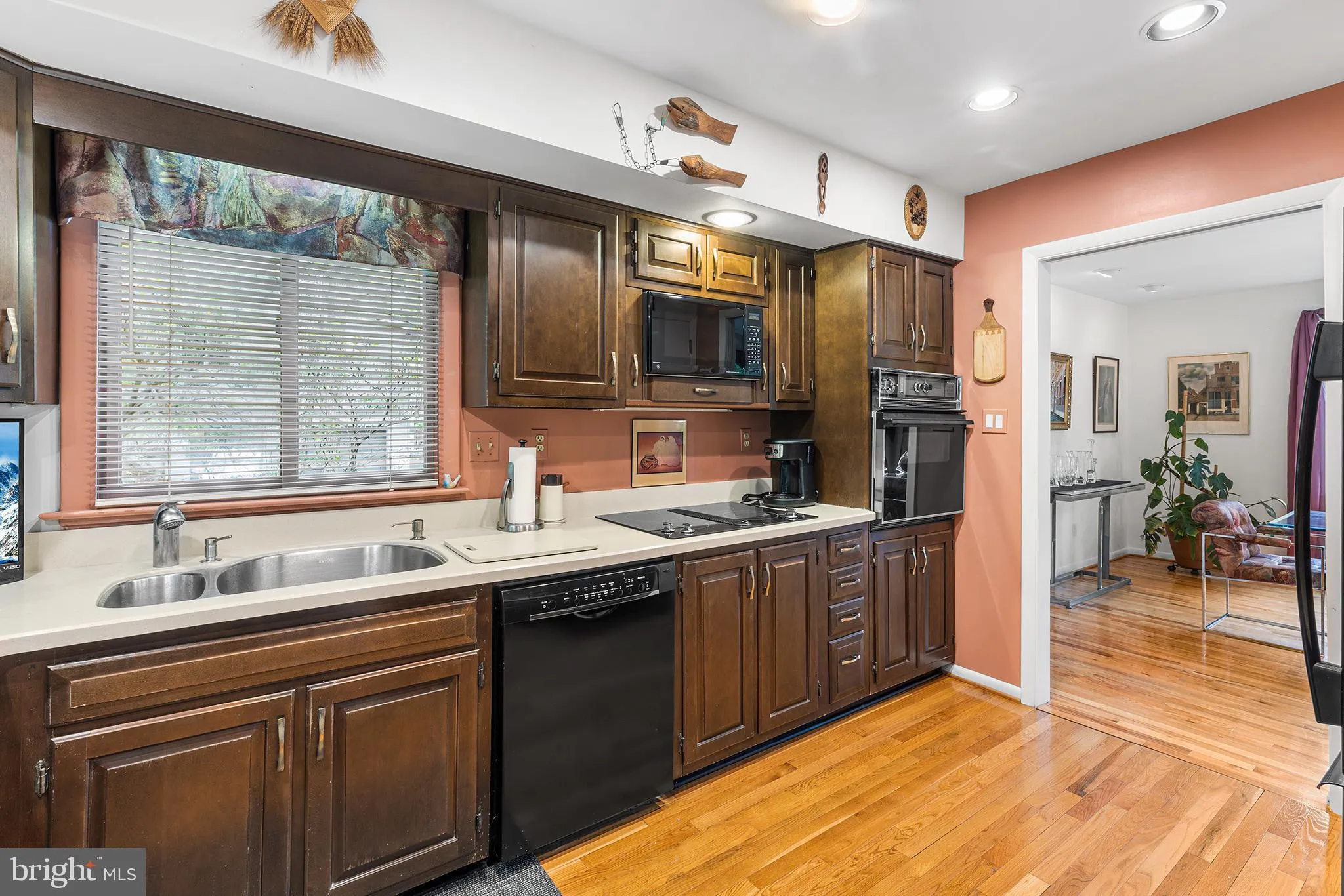 Gulph Mills, Pennsylvania 19428, United States, 3 Bedrooms Bedrooms, ,3 BathroomsBathrooms,Residential,Contingent,209918