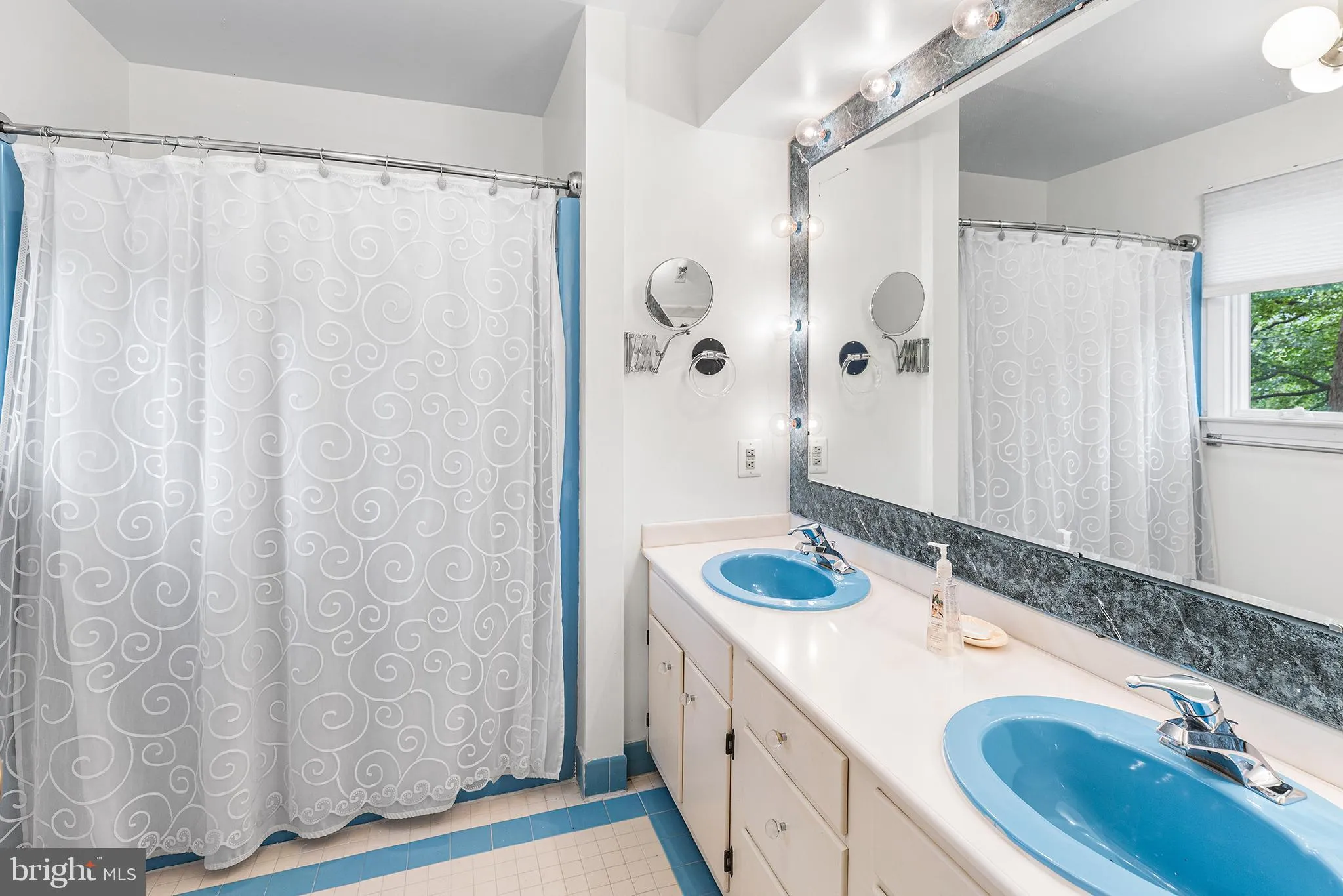 Gulph Mills, Pennsylvania 19428, United States, 3 Bedrooms Bedrooms, ,3 BathroomsBathrooms,Residential,Contingent,209918