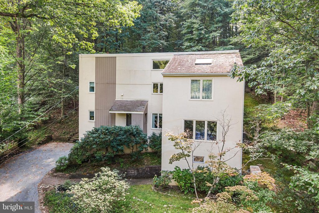 Photo of 405 Arden Road, GULPH MILLS, PA 19428 (MLS # PAMC2154844)