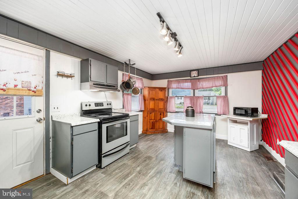 LIVINGSTON HEIGHTS - Residential