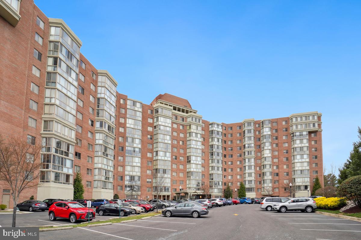 LEISURE WORLD - Residential