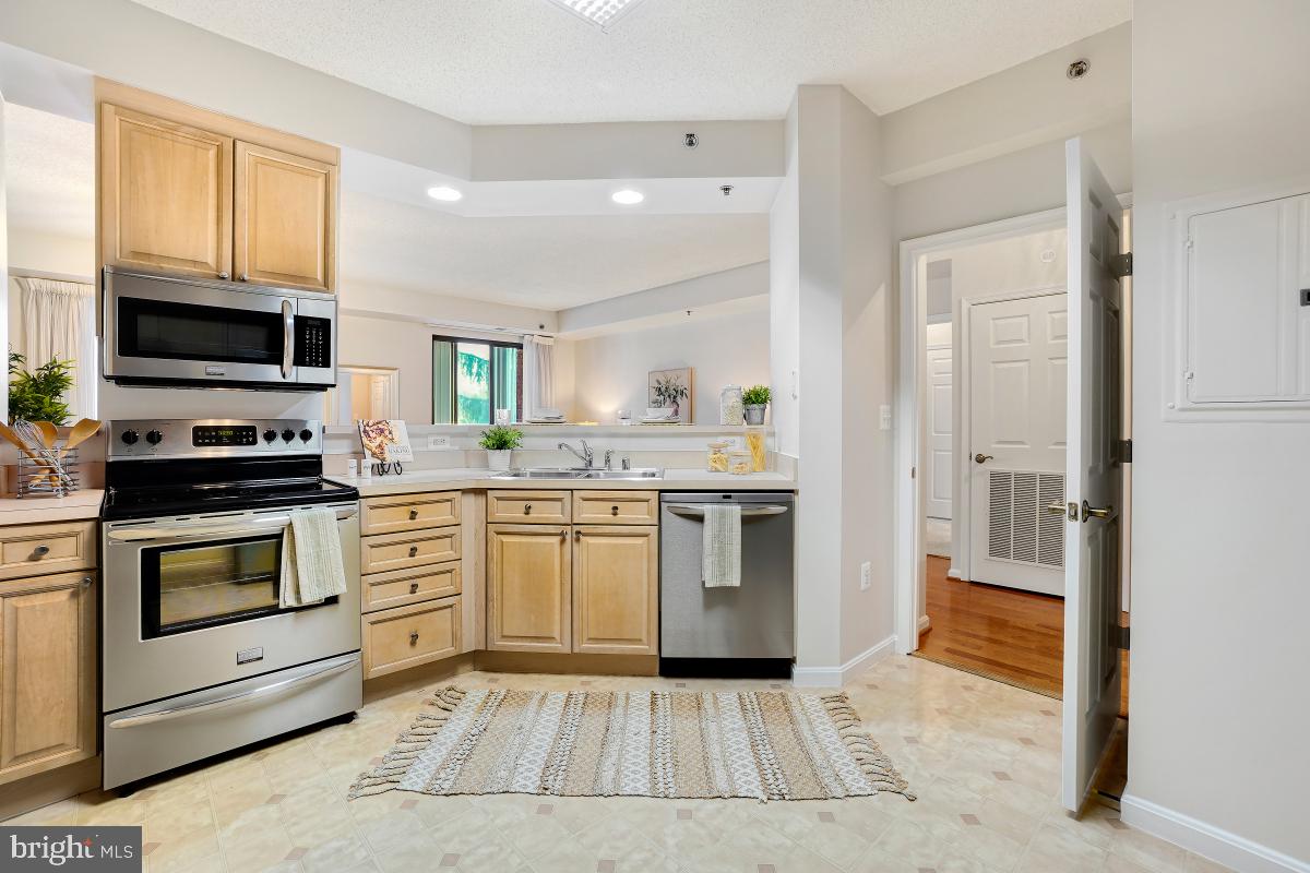 LEISURE WORLD - Residential