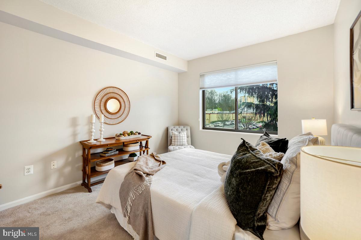 LEISURE WORLD - Residential