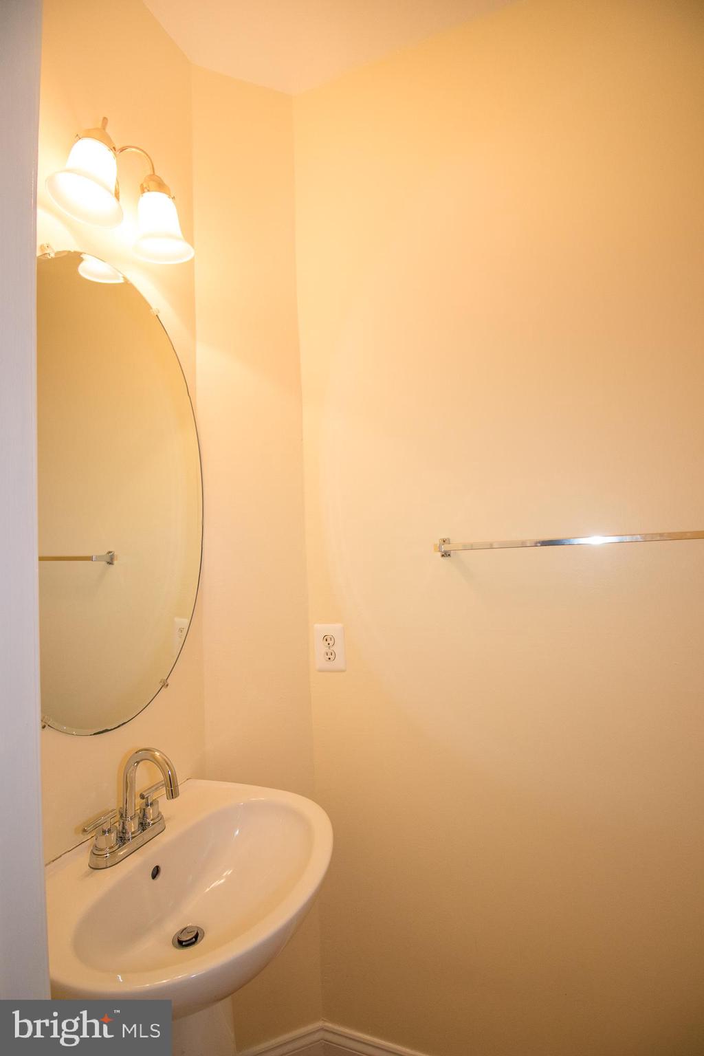 BLOOMS CROSSING - Residential Lease