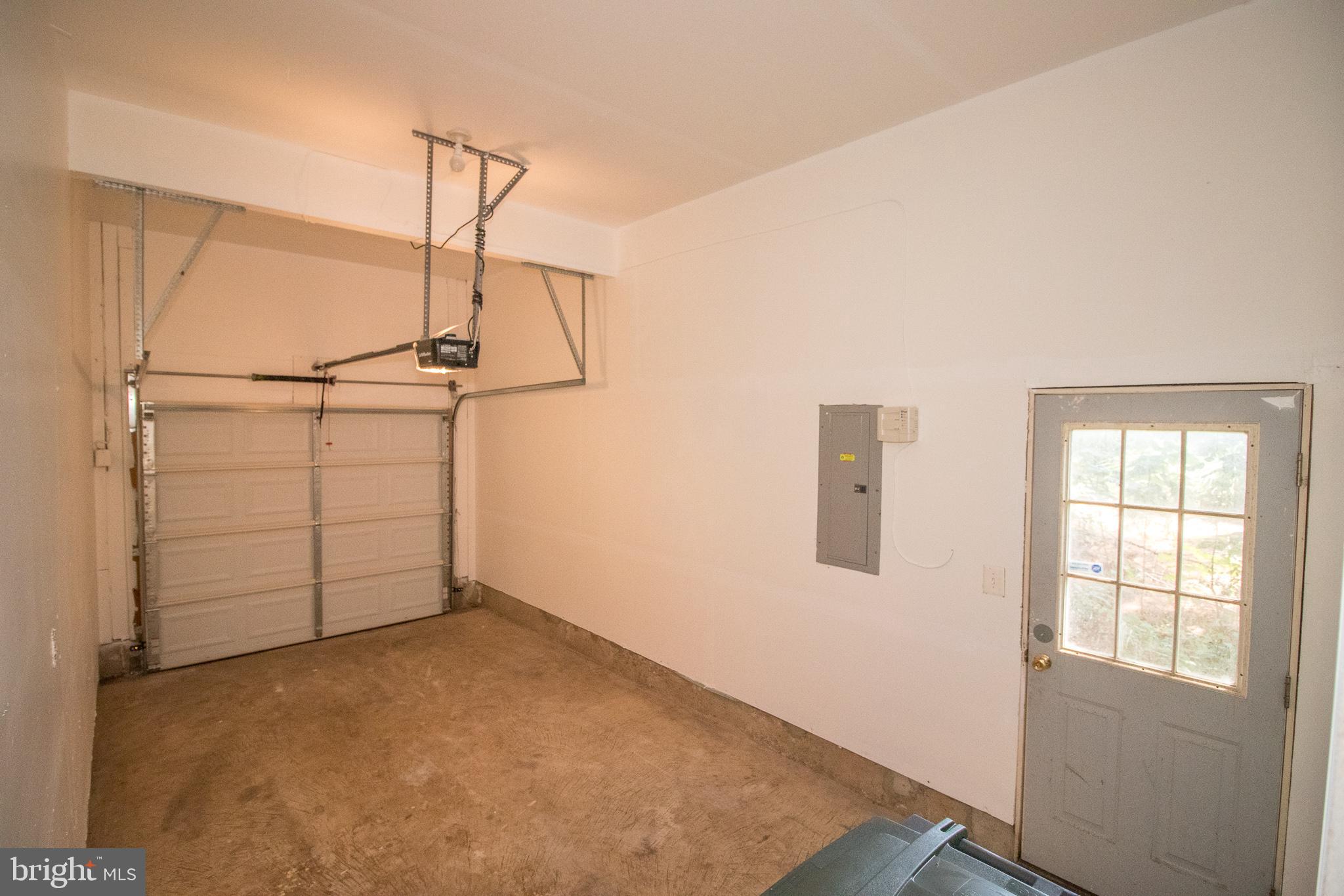 BLOOMS CROSSING - Residential Lease