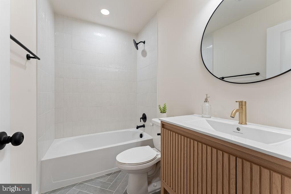 EDGEWOOD BAY - Residential