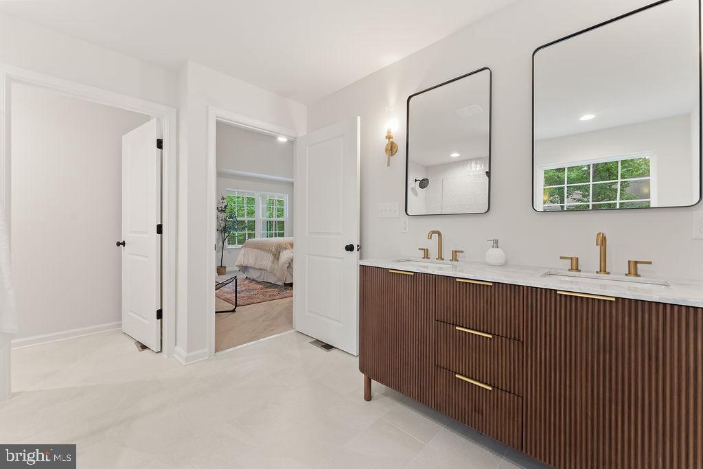 EDGEWOOD BAY - Residential