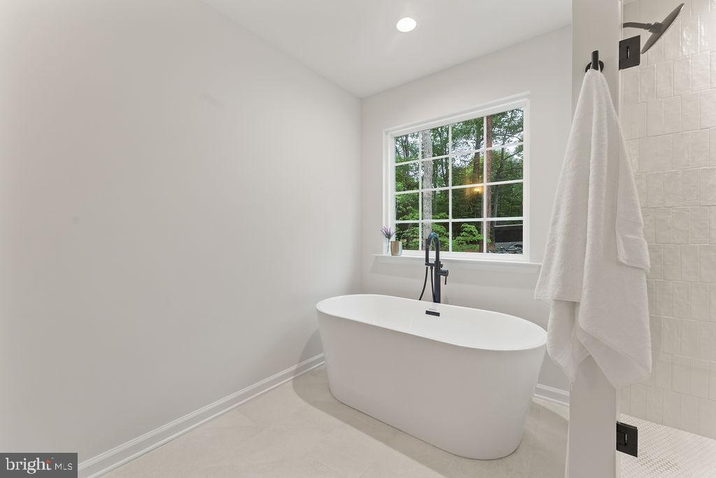 EDGEWOOD BAY - Residential