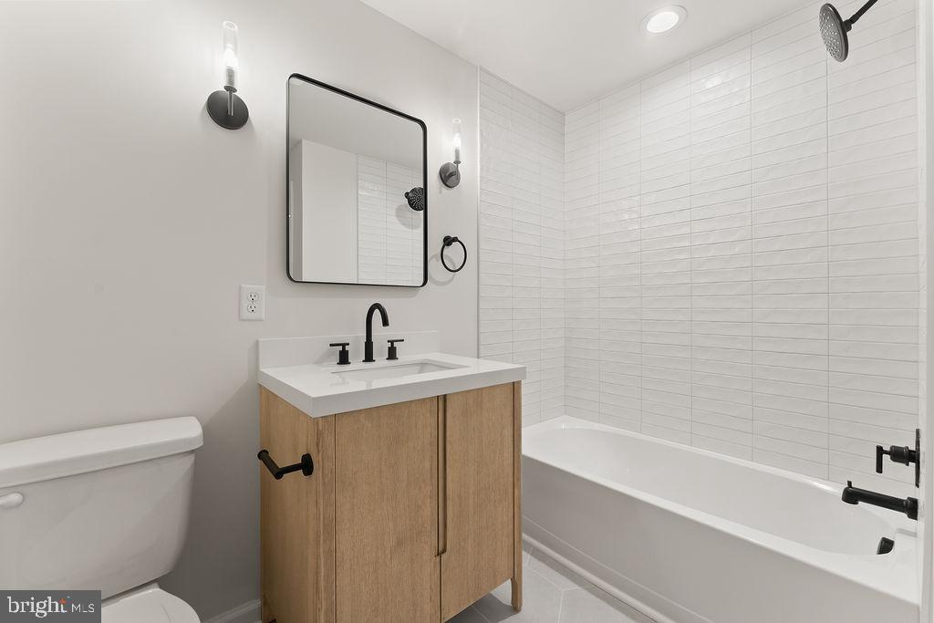 EDGEWOOD BAY - Residential