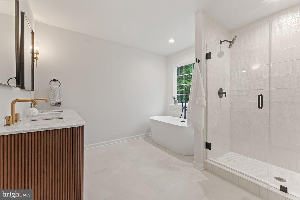 EDGEWOOD BAY - Residential