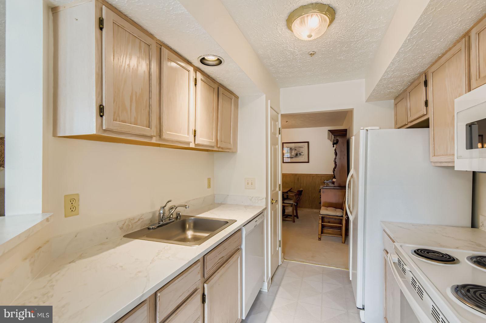 THE COURTYARDS AT POND - Residential