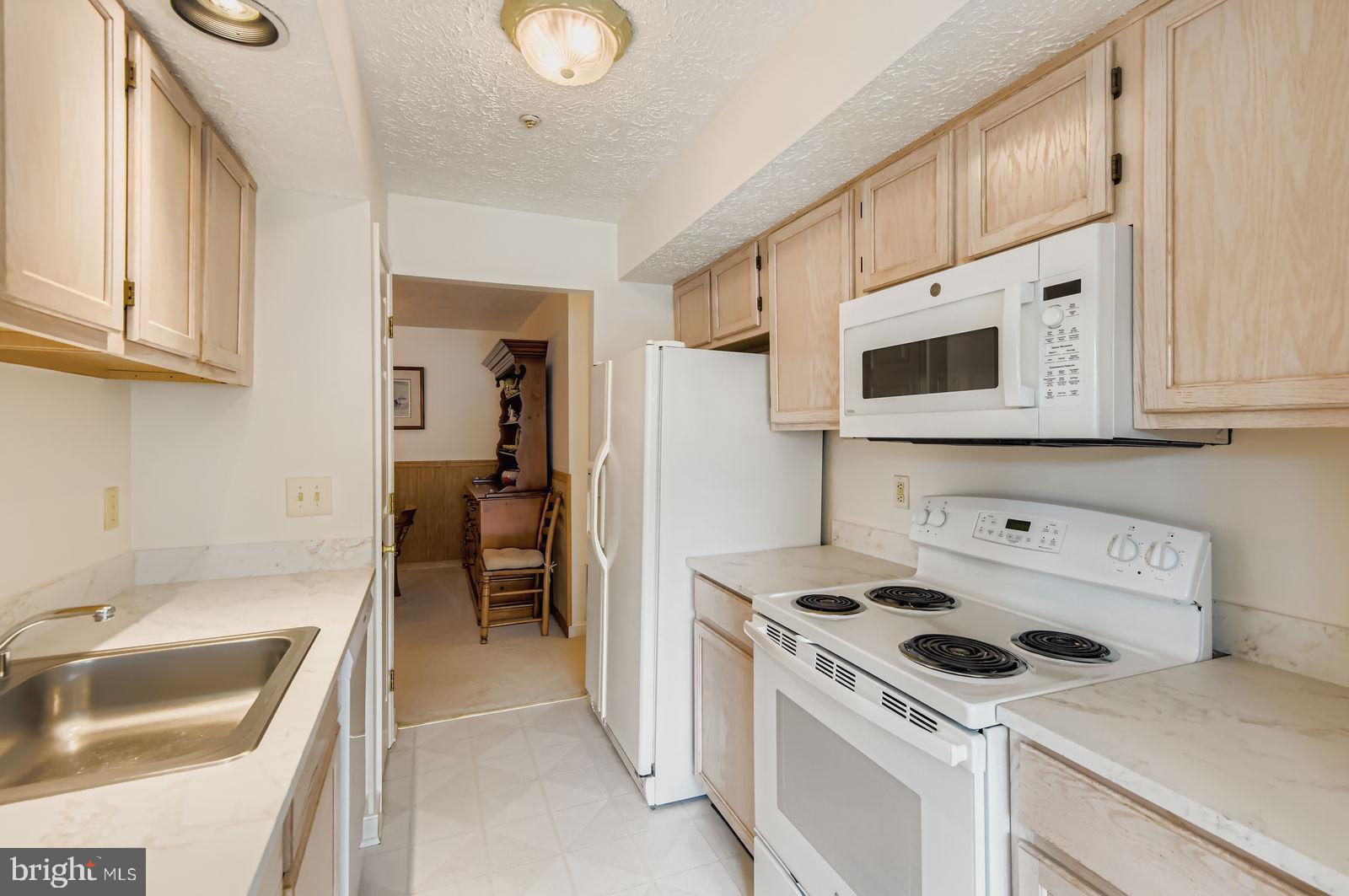 THE COURTYARDS AT POND - Residential