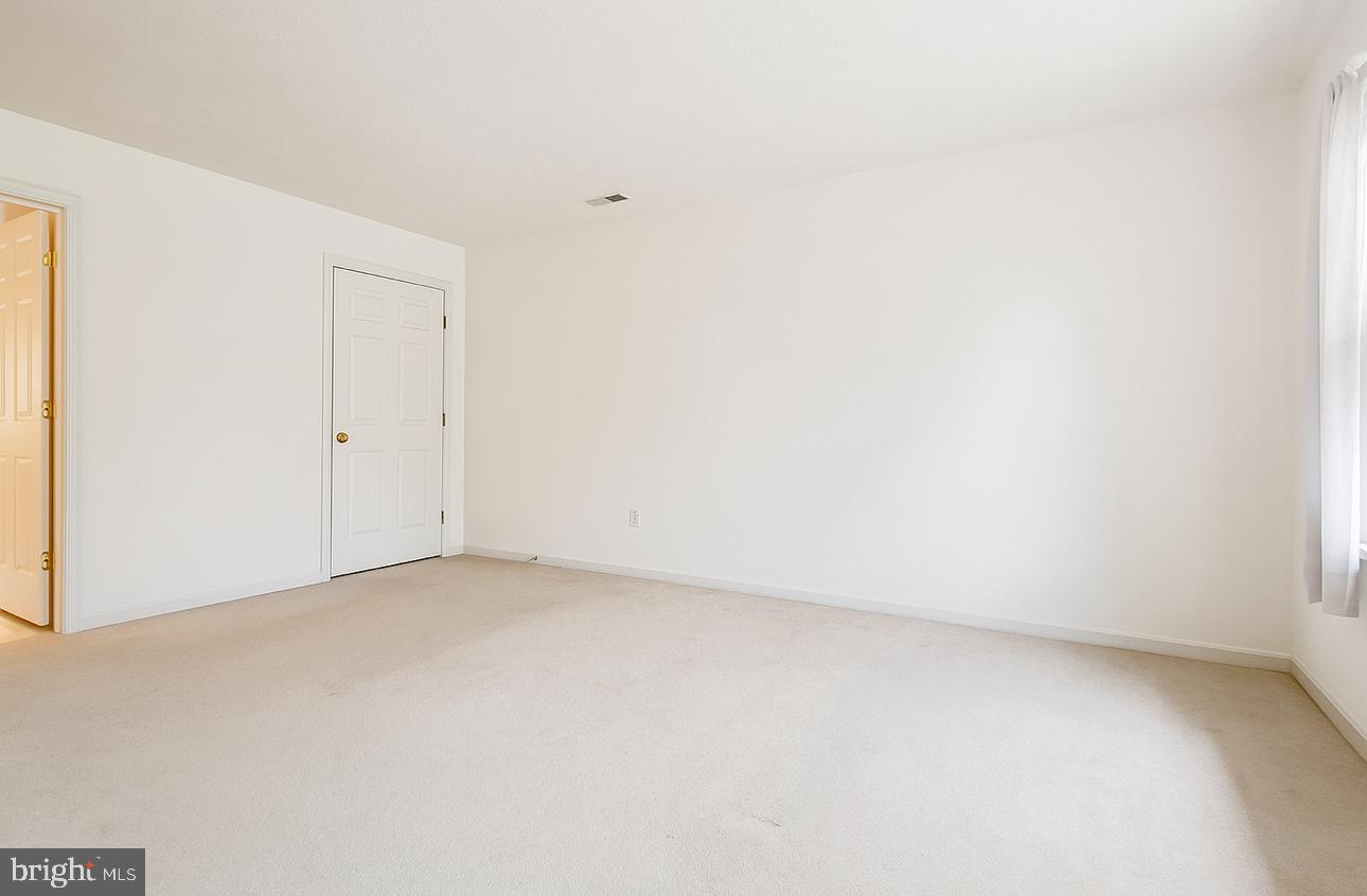 THE COURTYARDS AT POND - Residential