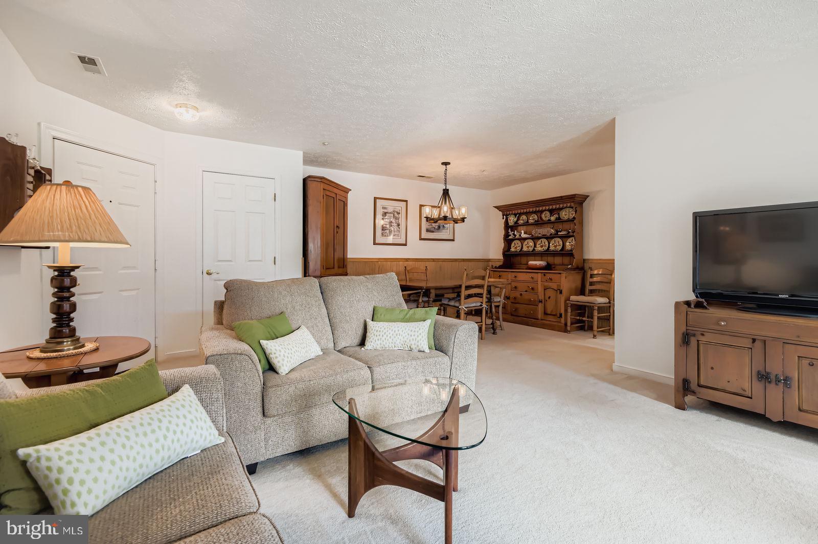 THE COURTYARDS AT POND - Residential