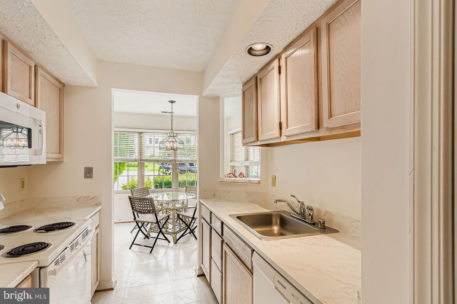 THE COURTYARDS AT POND - Residential