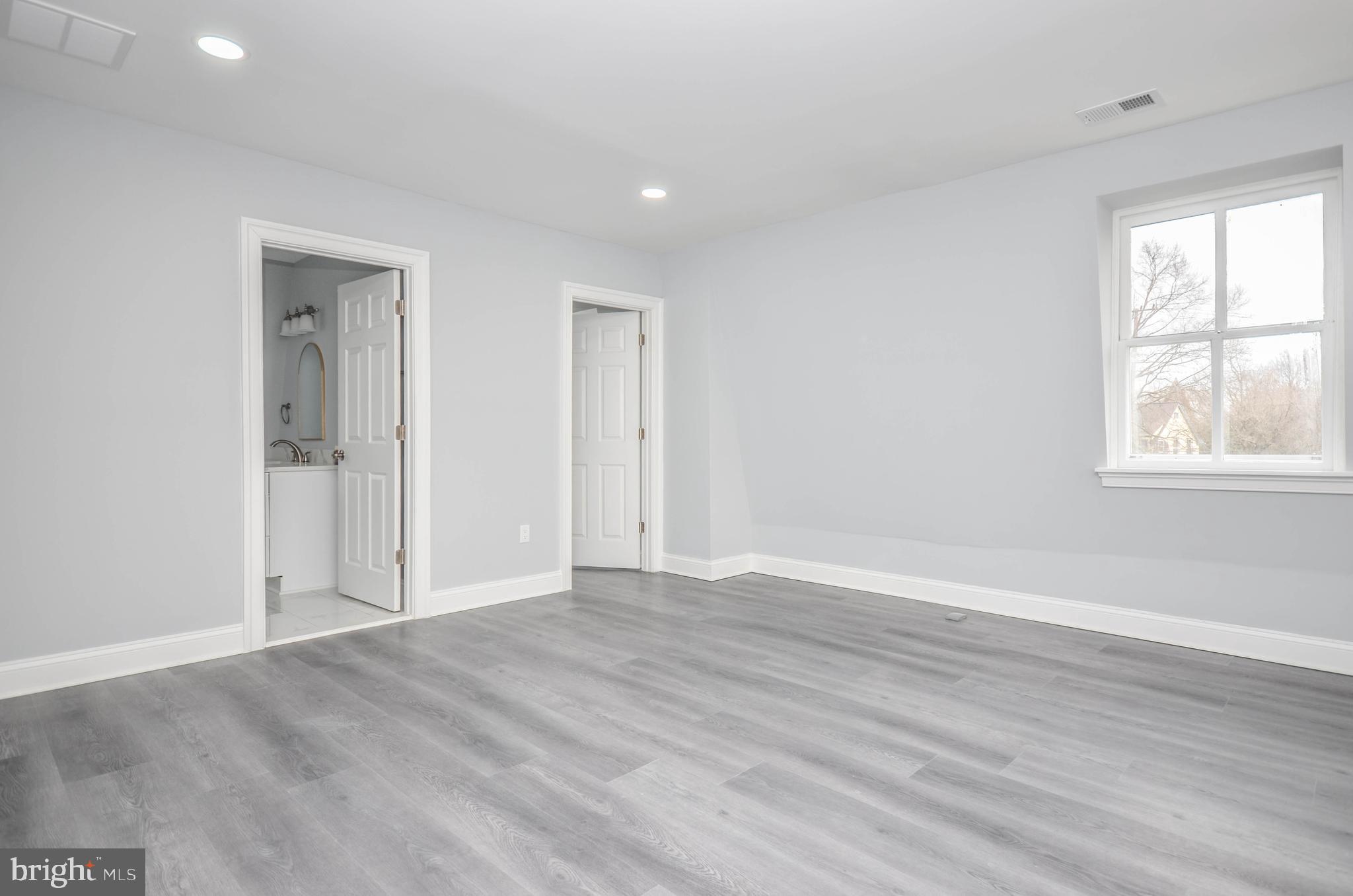 CHARLTON HEIGHTS - Residential