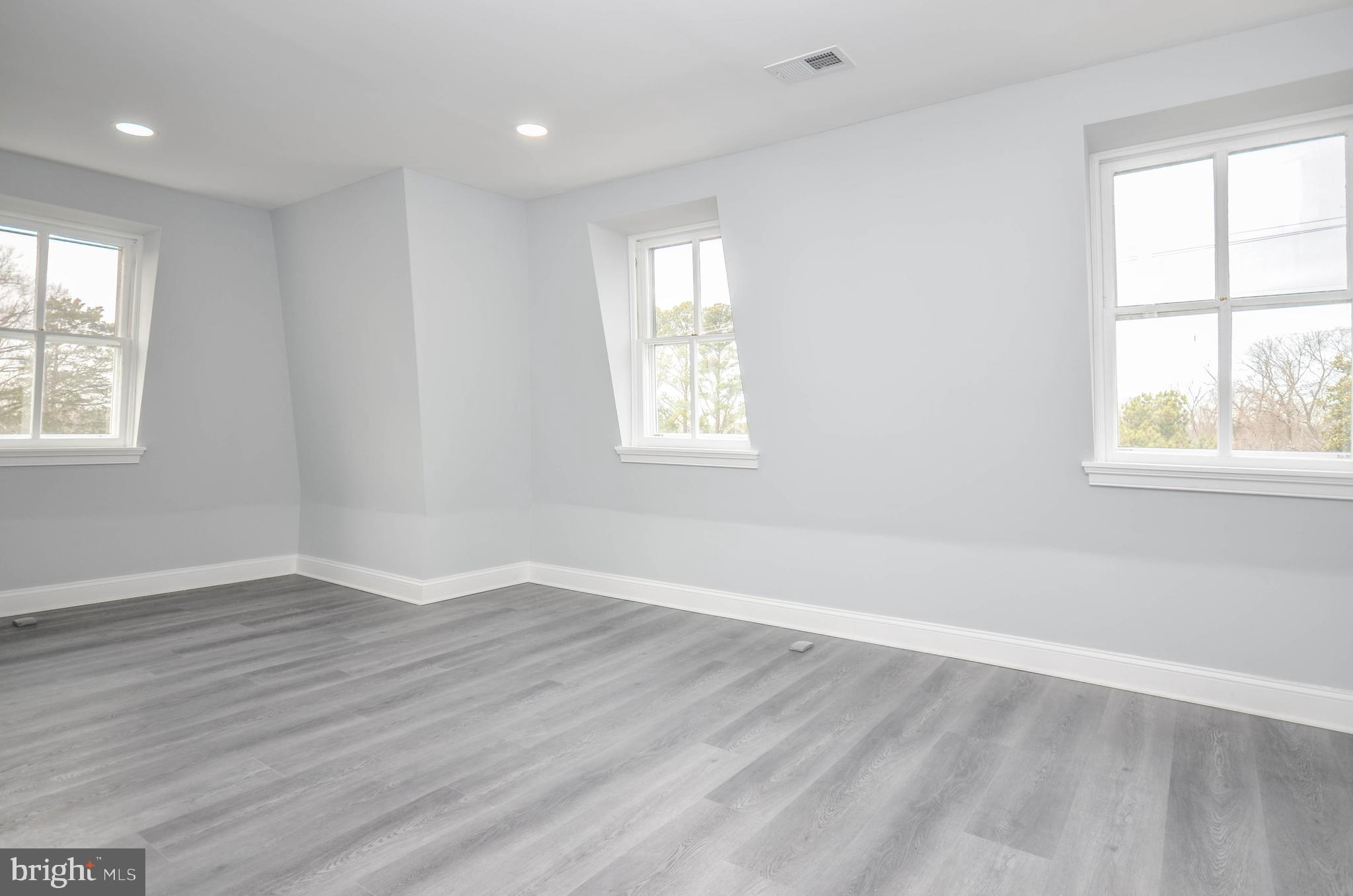 CHARLTON HEIGHTS - Residential