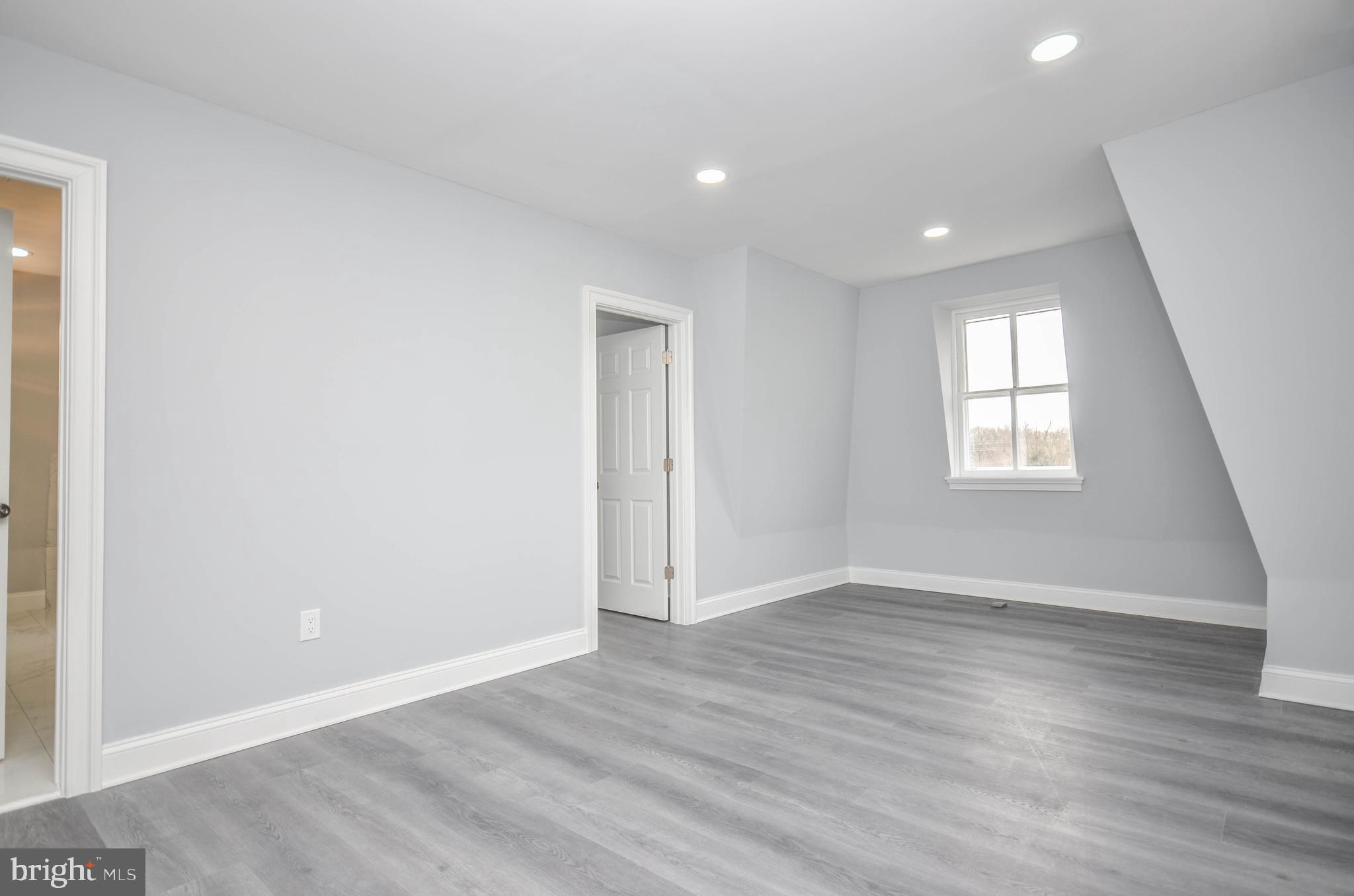 CHARLTON HEIGHTS - Residential