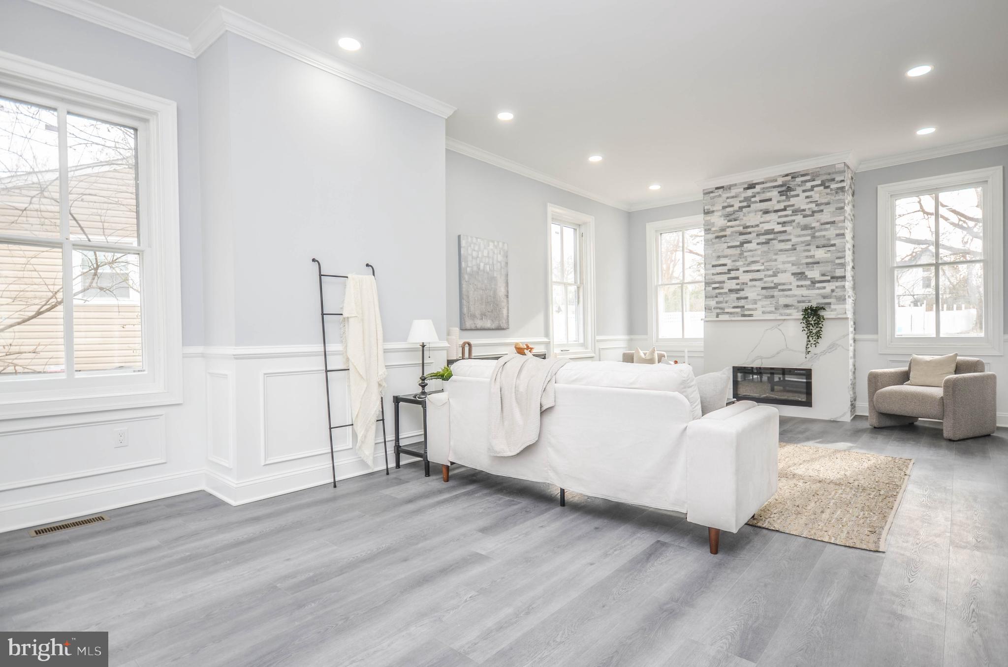 CHARLTON HEIGHTS - Residential