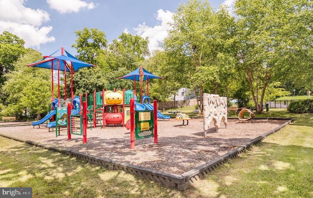 CHARLTON HEIGHTS - Residential