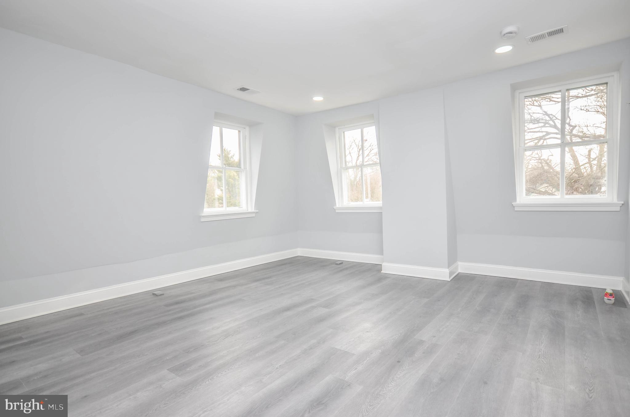 CHARLTON HEIGHTS - Residential