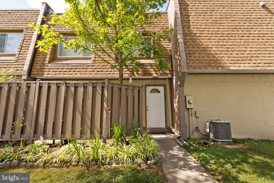 Fantastic Opportunity! 2 Bedroom 1.5 Bathroom, 2 Level Townhouse Condo. Hardwood Floors, New HVAC System & AC Unit. Freshly painted. Well maintained, conveniently close to Shopping Centers, Cinemas, Restaurants.  Rt 1 corridor, Fort Belvoir and Huntington Metro Station.