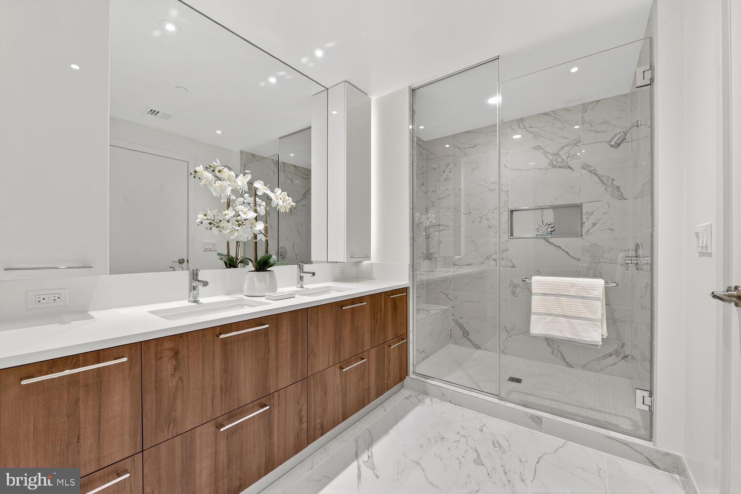 THE BORO TYSONS - Residential