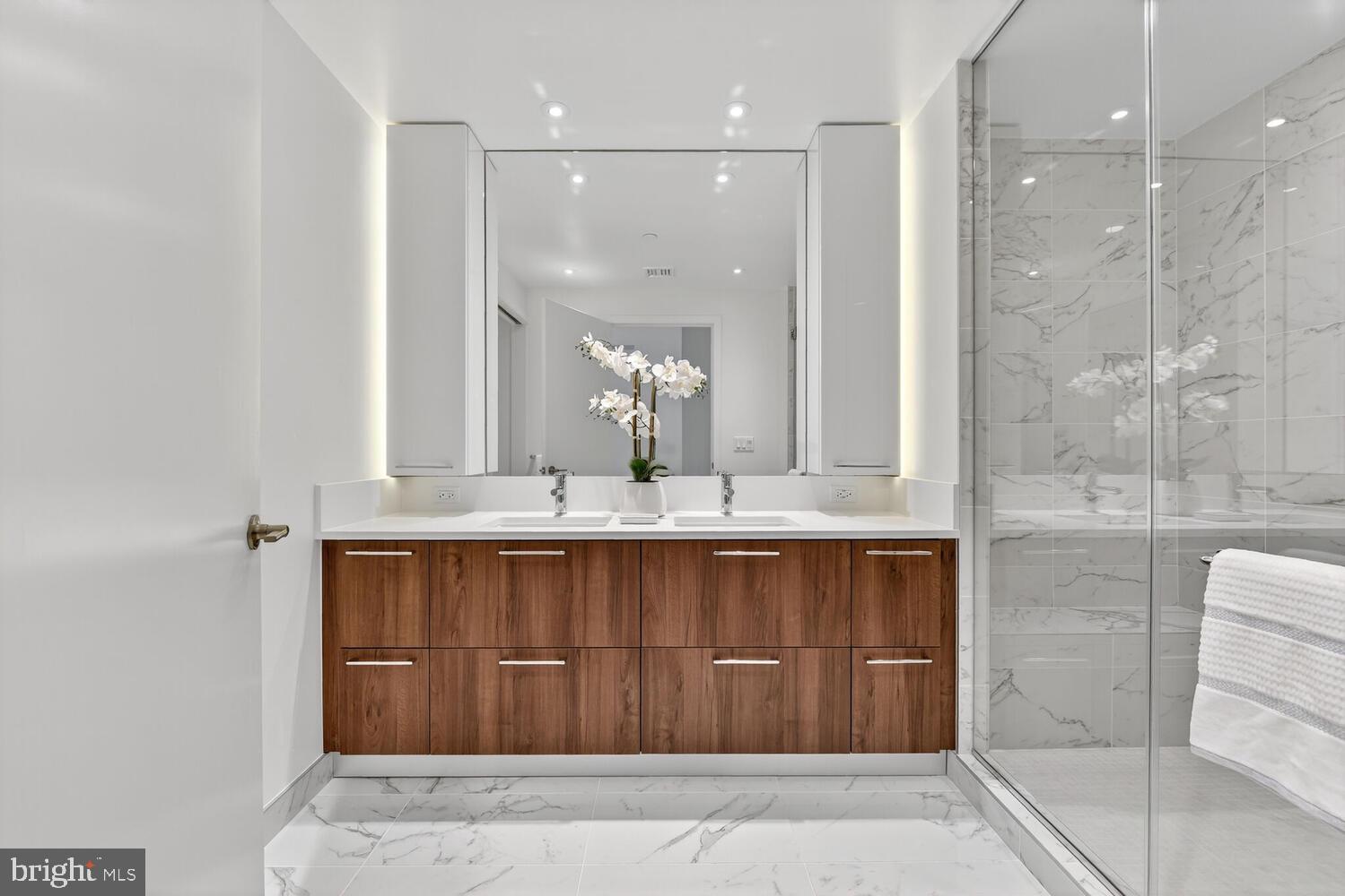 THE BORO TYSONS - Residential