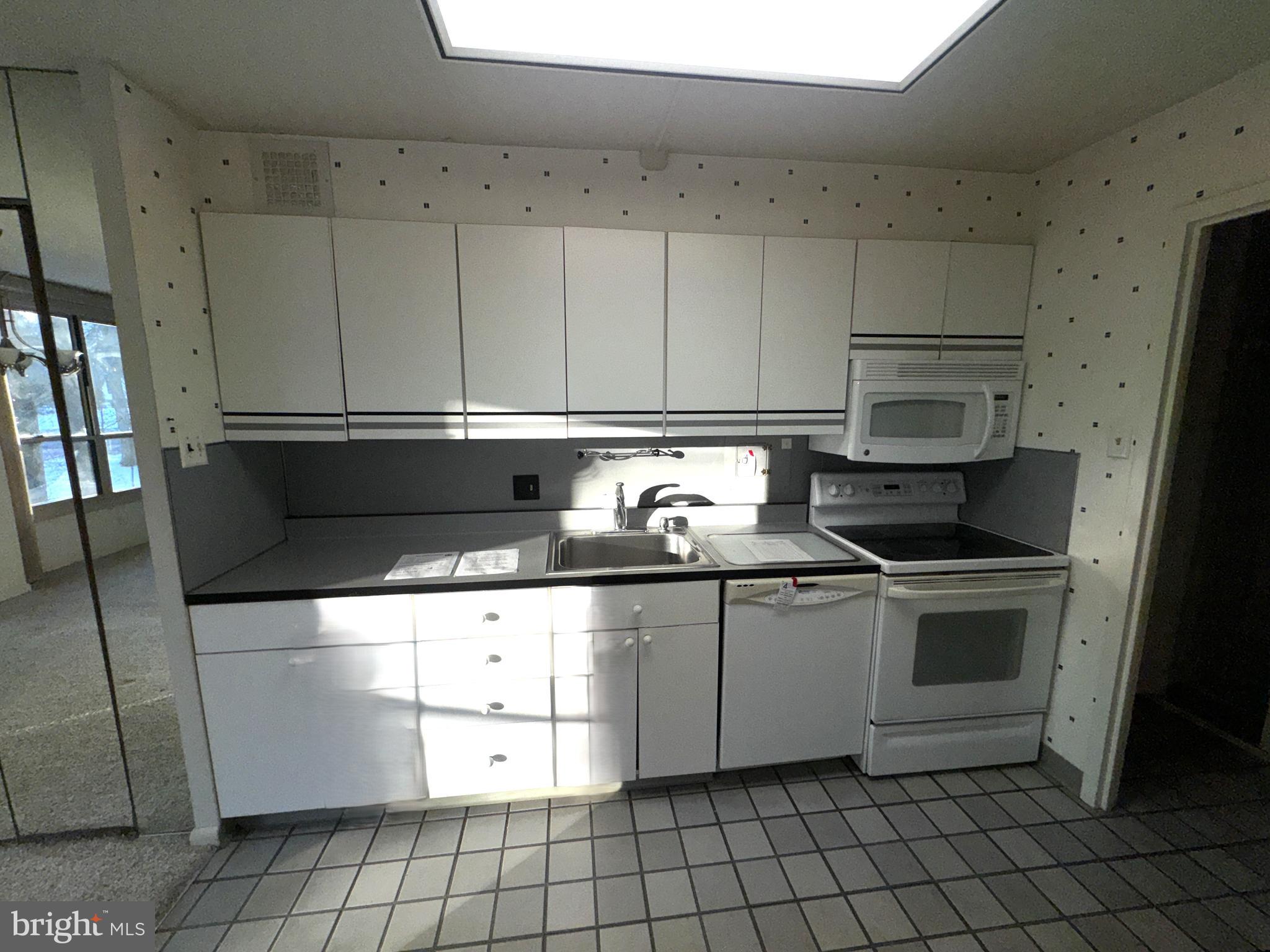 1001 CITY AVENUE EE-423