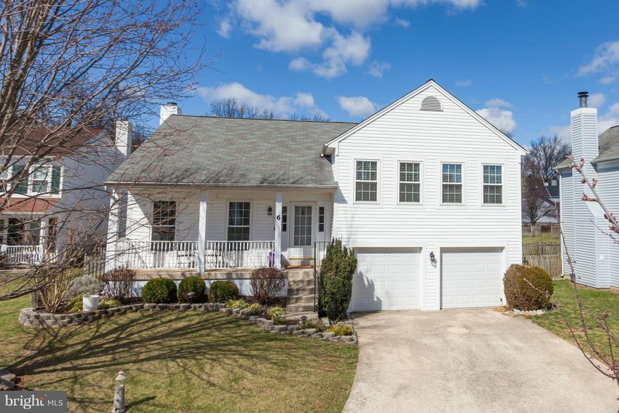 LUXURIOUS REMODELED SFH ON QUIET CUL DE SAC**PREMIUM OVERSIZED FENCED LOT W/BEAUTIFUL VIEW OF WOODS***SPACIOUS, BRIGHT INTERIOR W/CUSTOM Ceramic Tile, Granite Countertops, Onyx Backsplash & Honey Maple  Cabinets***3 Full Baths**NEW Windows,Blinds & Skylights**New Carpet**Hardwoods***Freshly Painted inside & out, Newly Stained Deck** Long driveway. for extra parking.**Friendly Dog* Pls Remove shoes