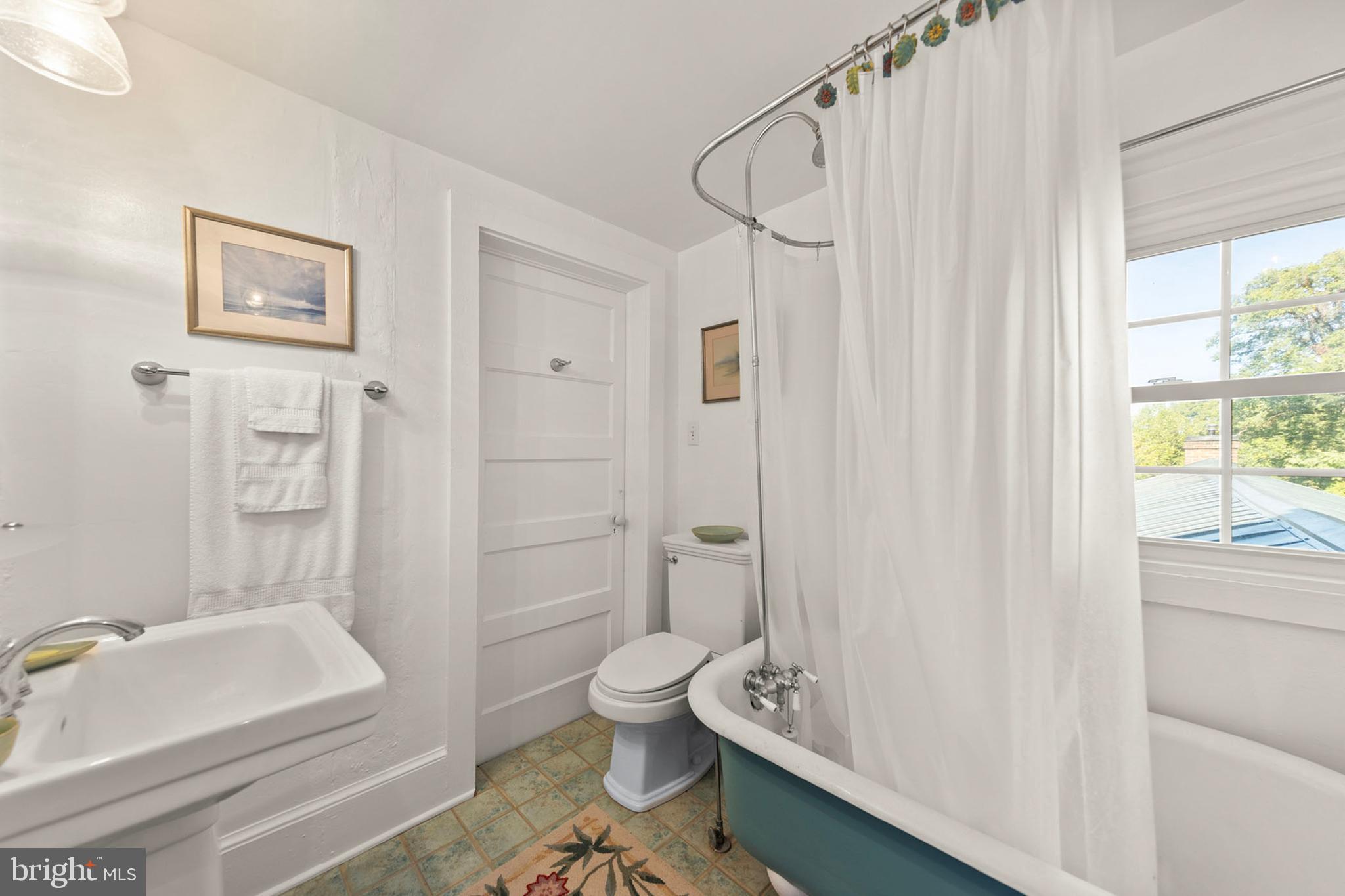 BROWNTOWN ROAD - Residential