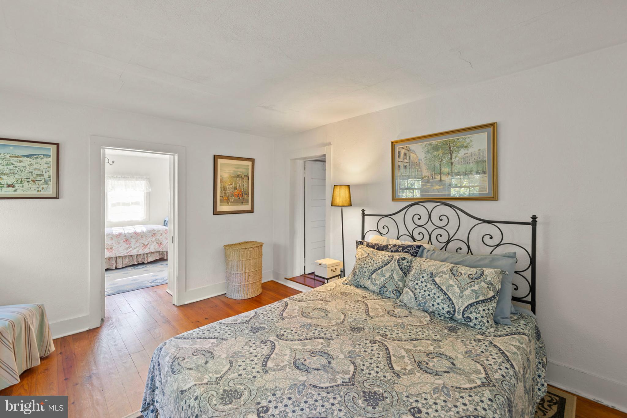 BROWNTOWN ROAD - Residential