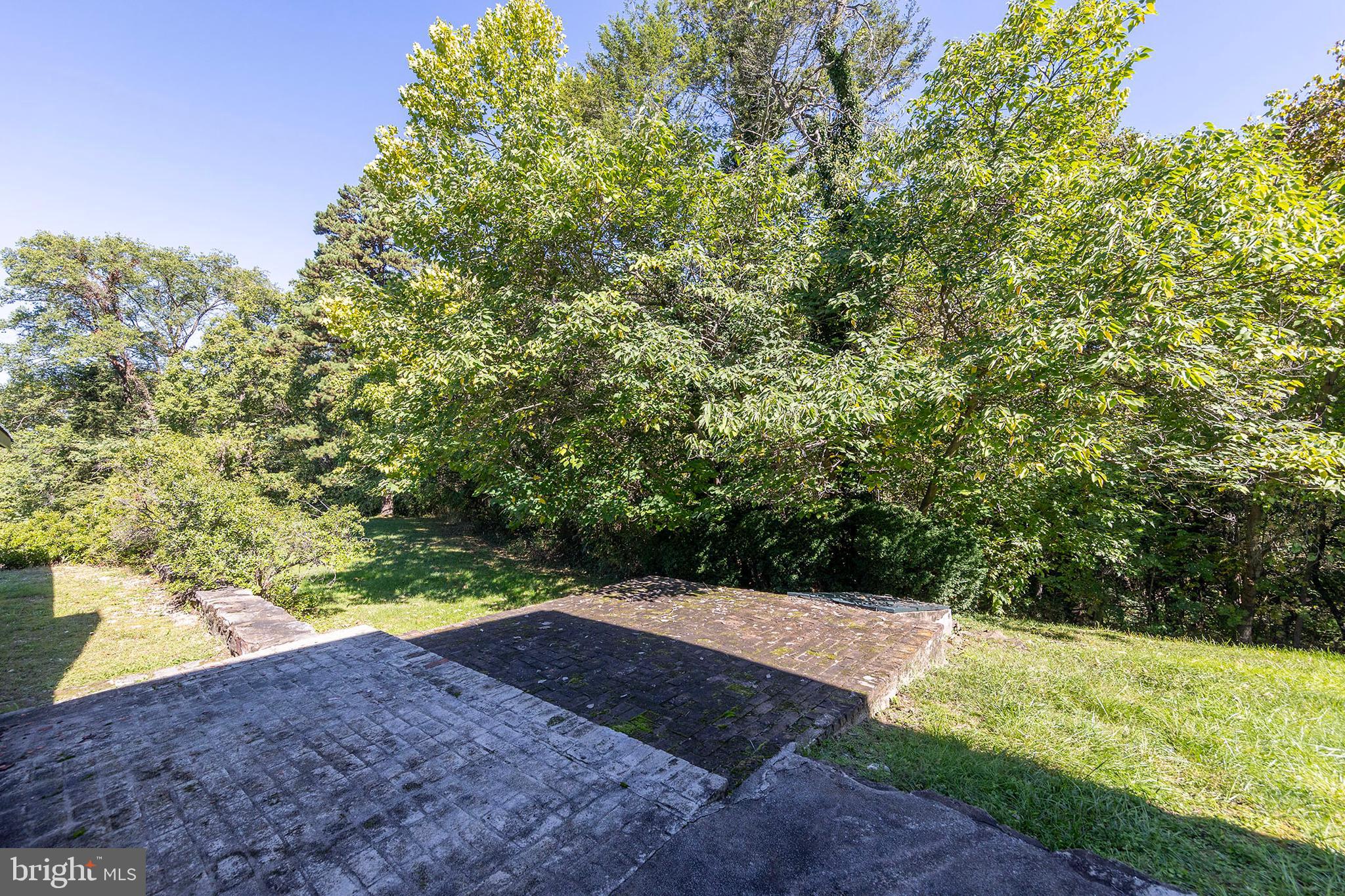 BROWNTOWN ROAD - Residential