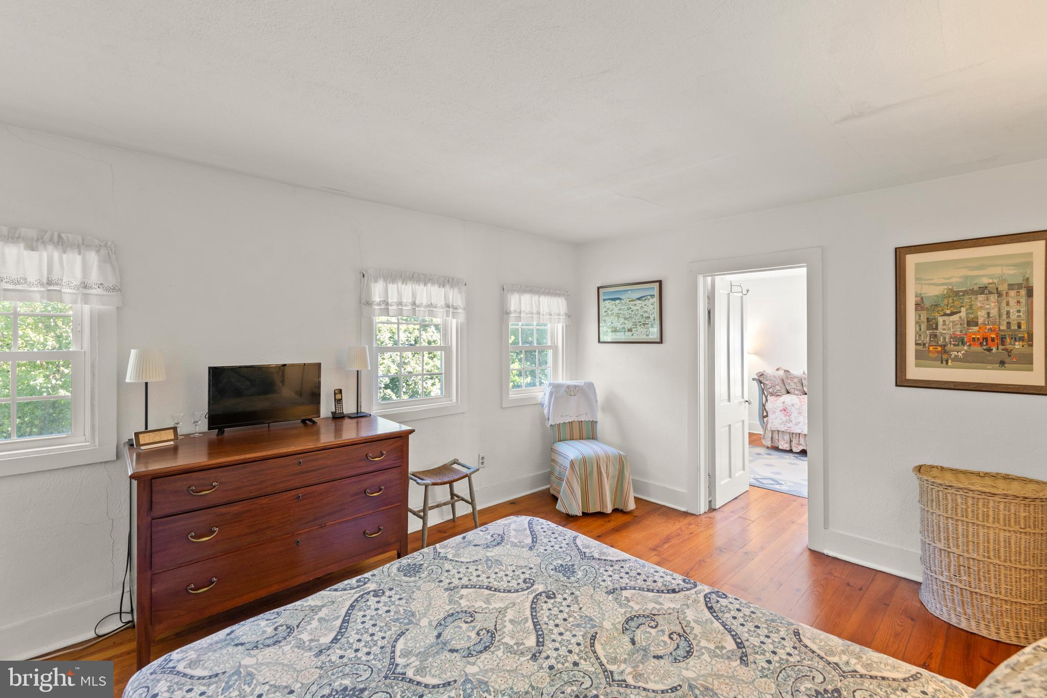 BROWNTOWN ROAD - Residential