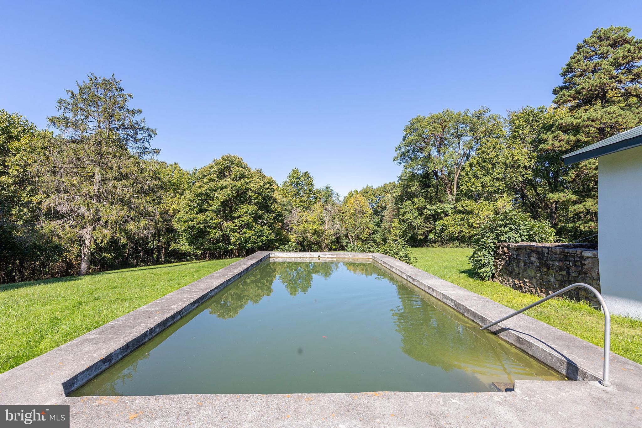 BROWNTOWN ROAD - Residential