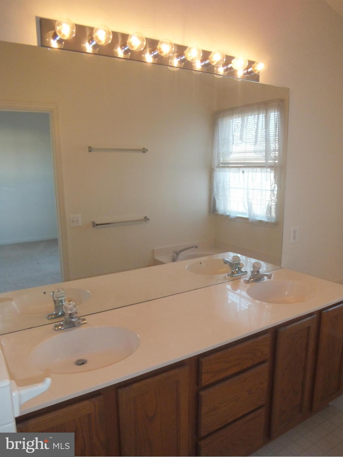 RIVER OAKS - Residential Lease