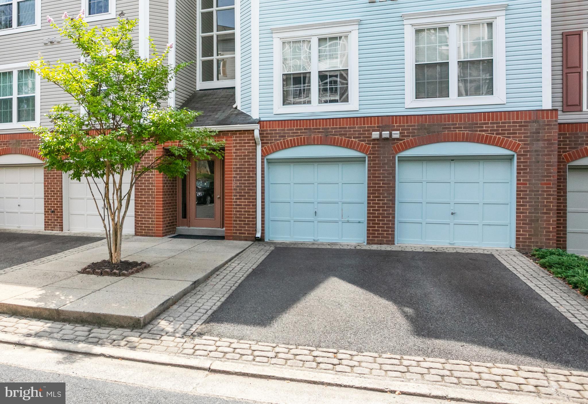 HILLWOOD - Residential