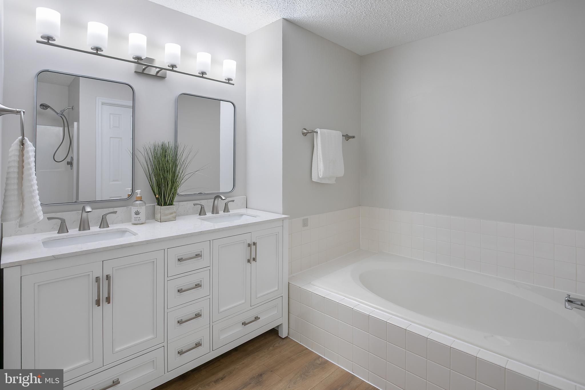 HILLWOOD - Residential