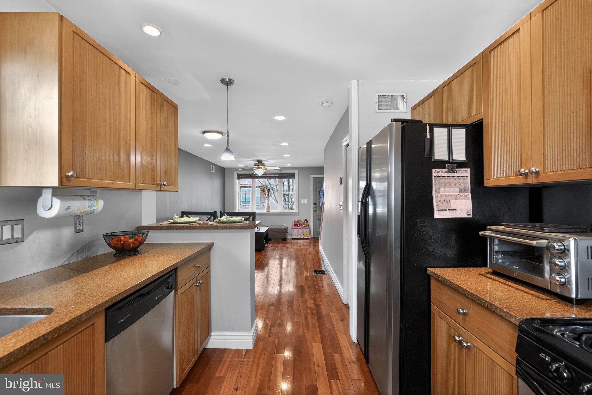 2907 S SYDENHAM STREET