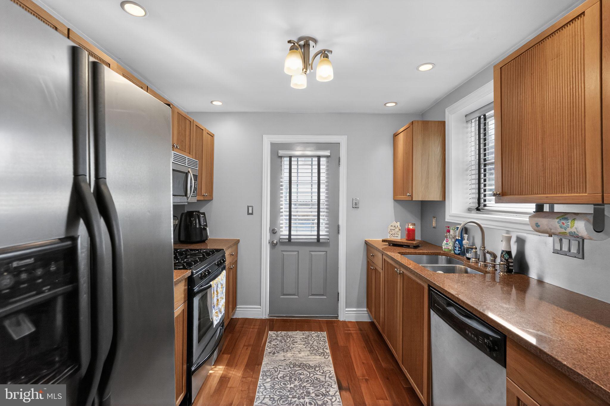 2907 S SYDENHAM STREET