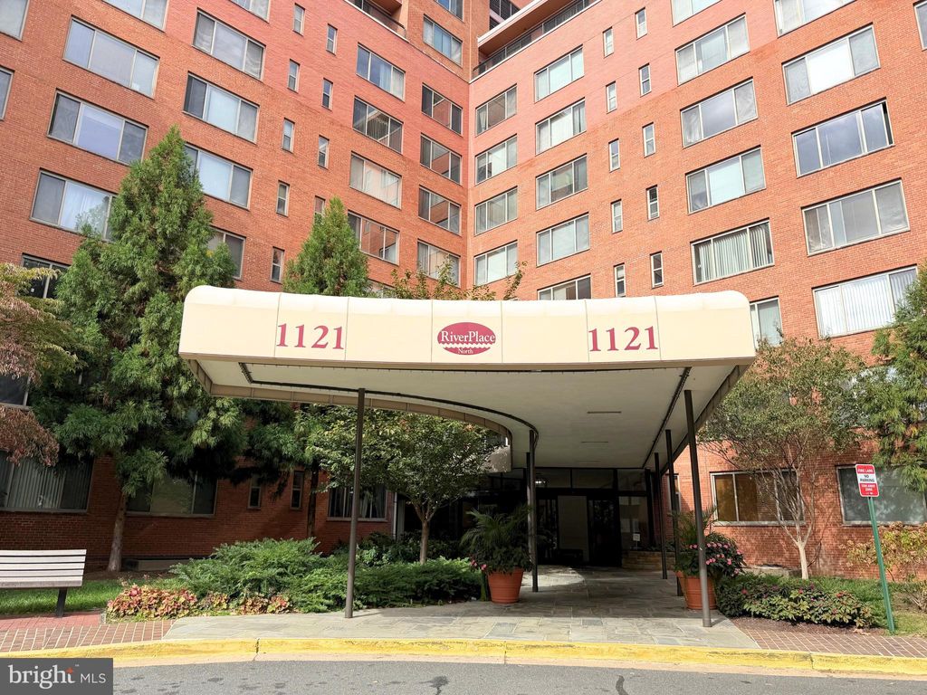 Photo of 1121 Arlington Boulevard #503, ARLINGTON, VA 22209 (MLS # VAAR2064940)