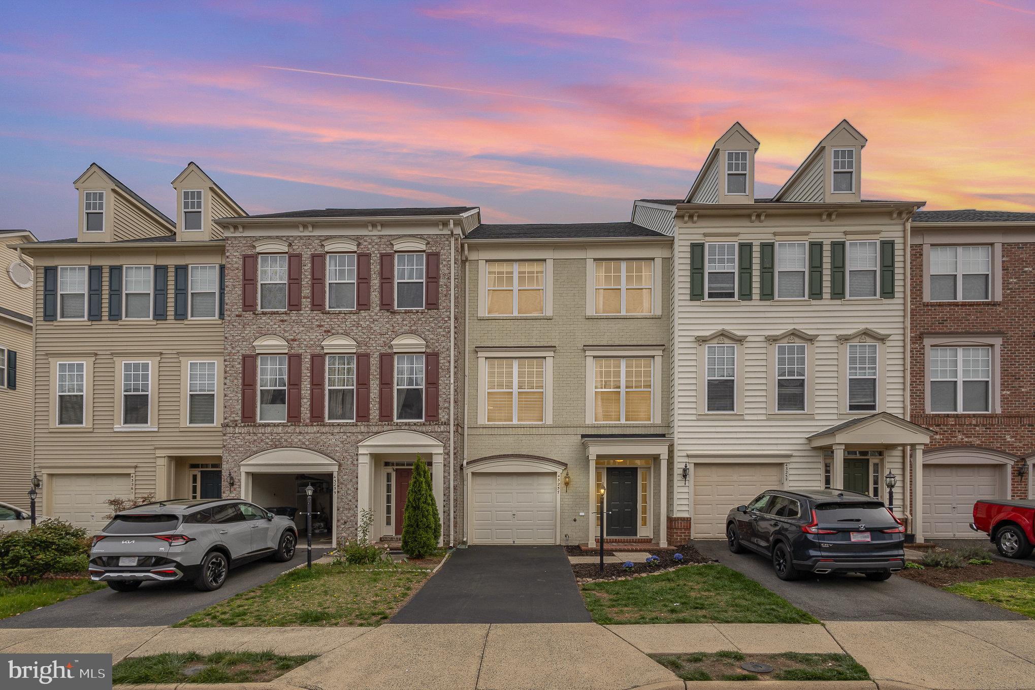 SIGNATURE AT BROADLANDS - Residential