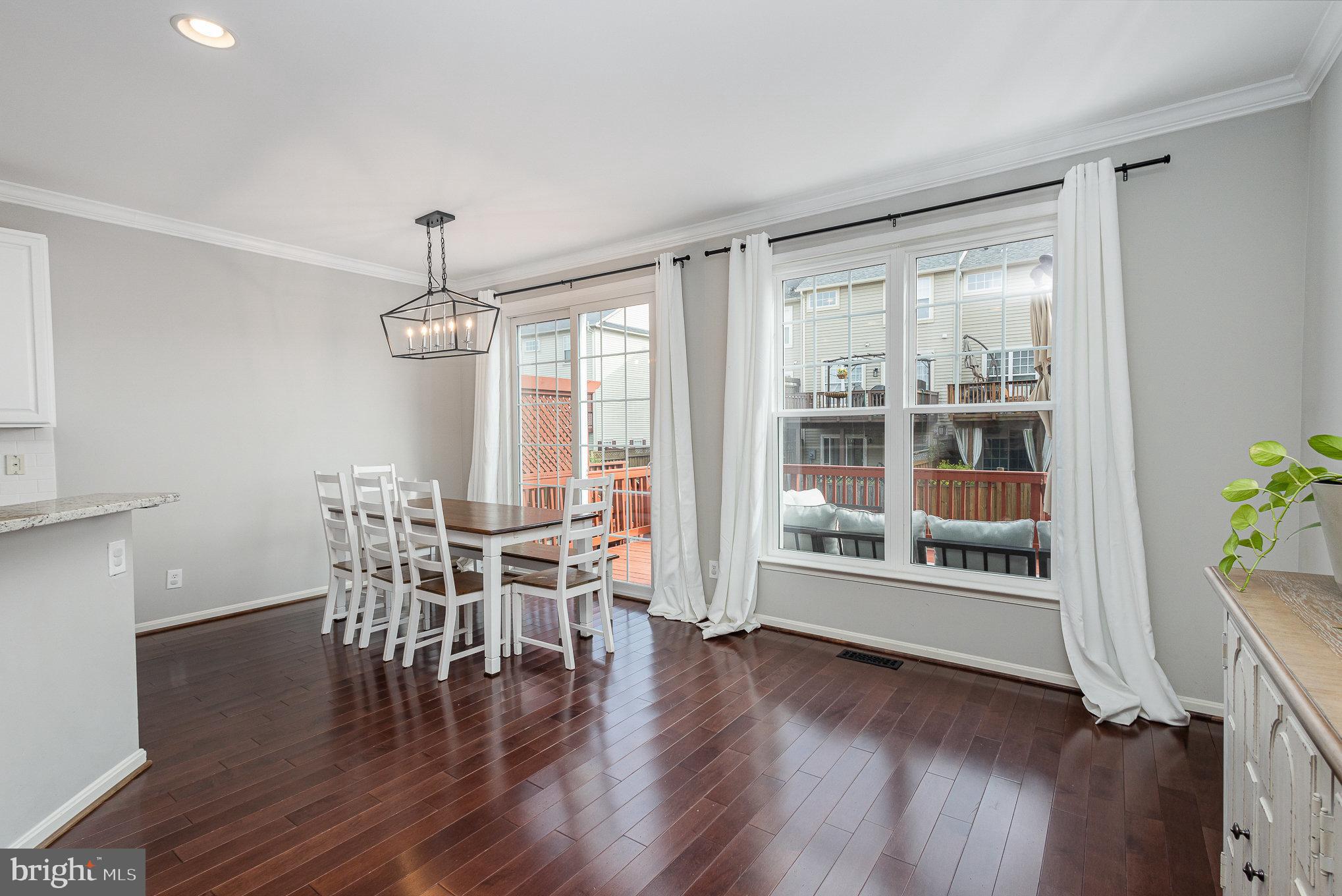 SIGNATURE AT BROADLANDS - Residential