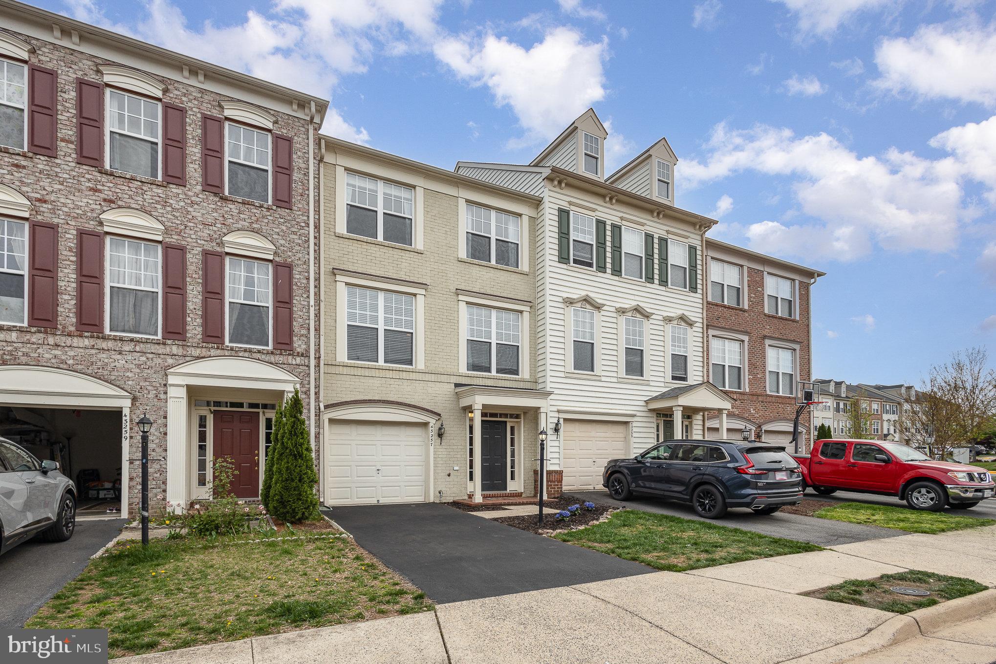 SIGNATURE AT BROADLANDS - Residential