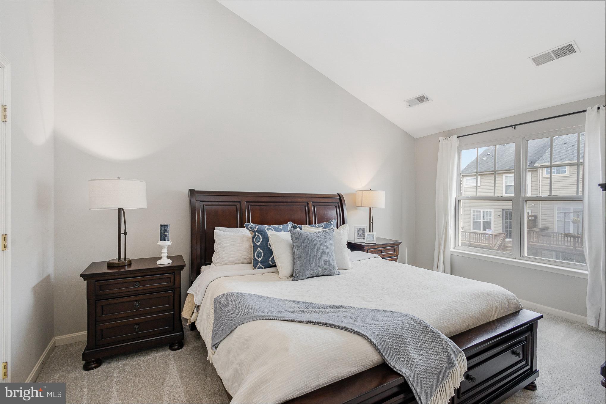 SIGNATURE AT BROADLANDS - Residential