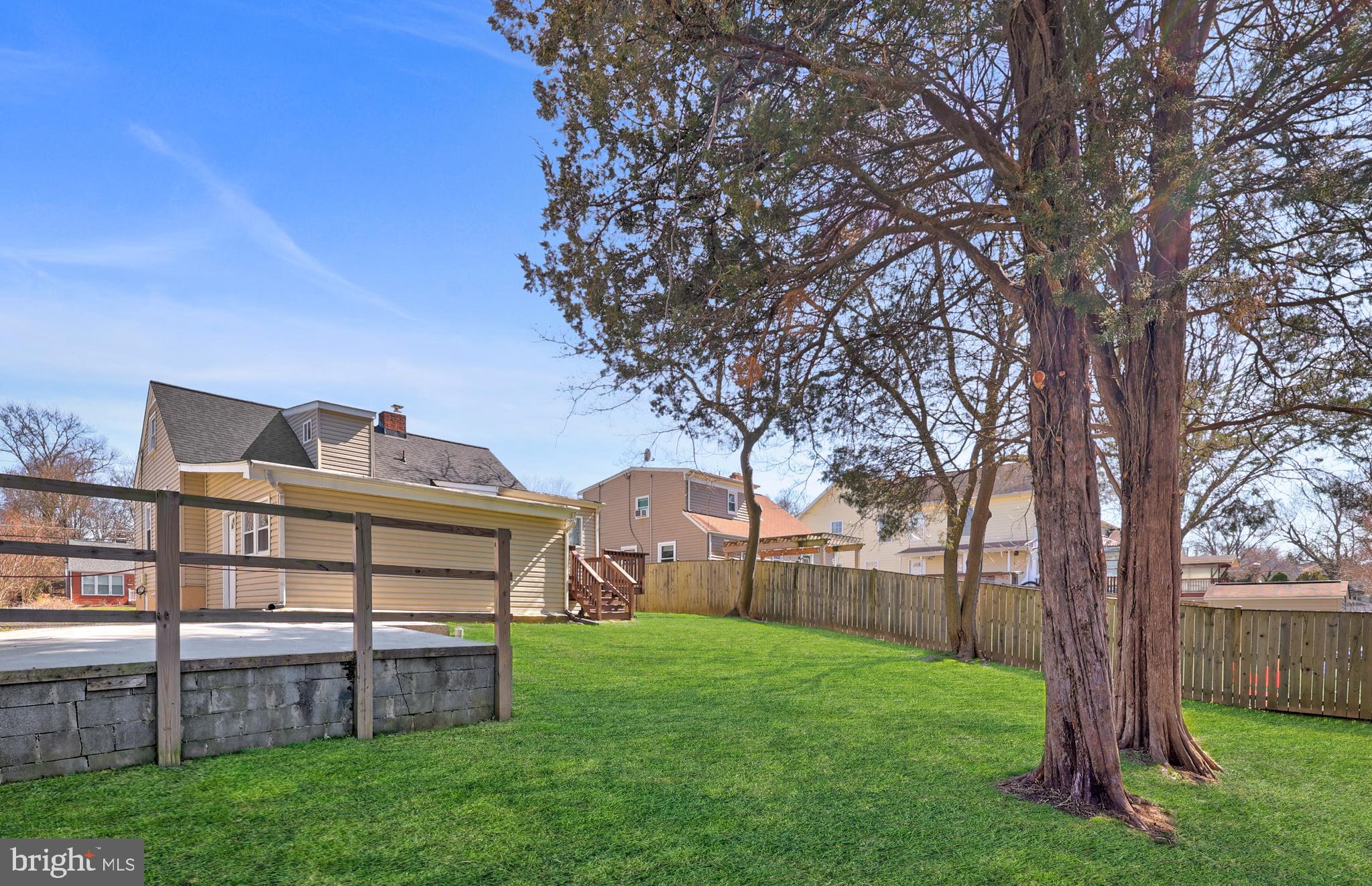 WEST LAWN - Residential