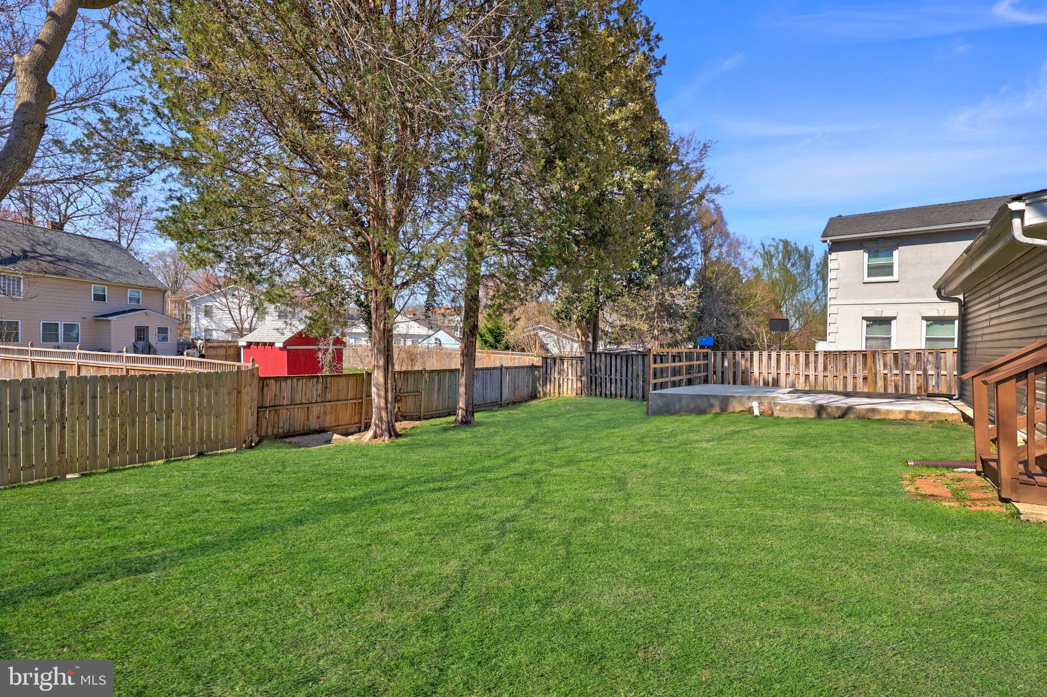 WEST LAWN - Residential